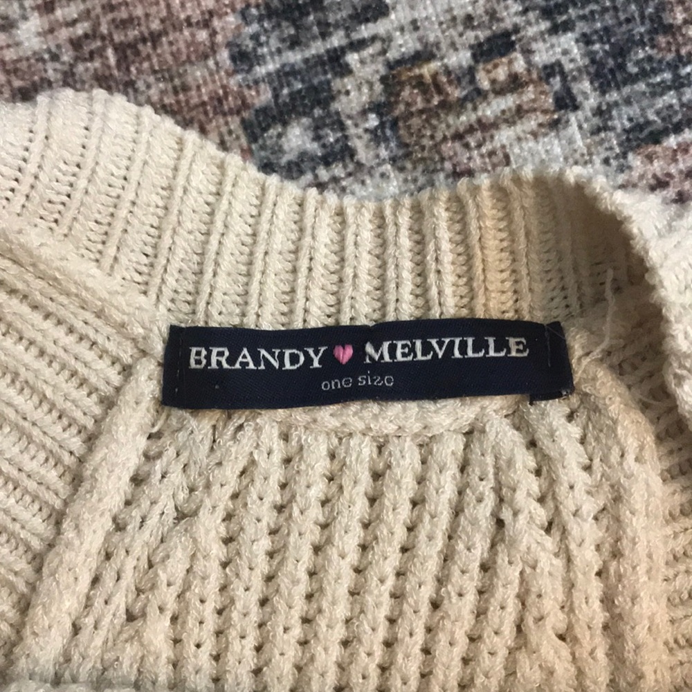 Brandy Melville super comfy top - Picture 2 of 2